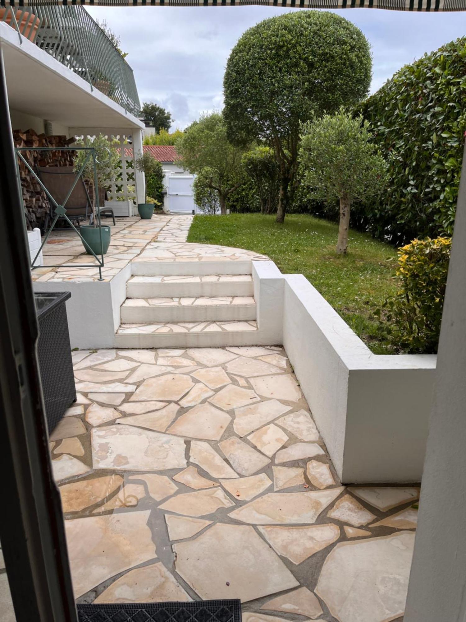 Charmant Petit Appartement Avec Sa Terrasse Privee Bayonne Esterno foto